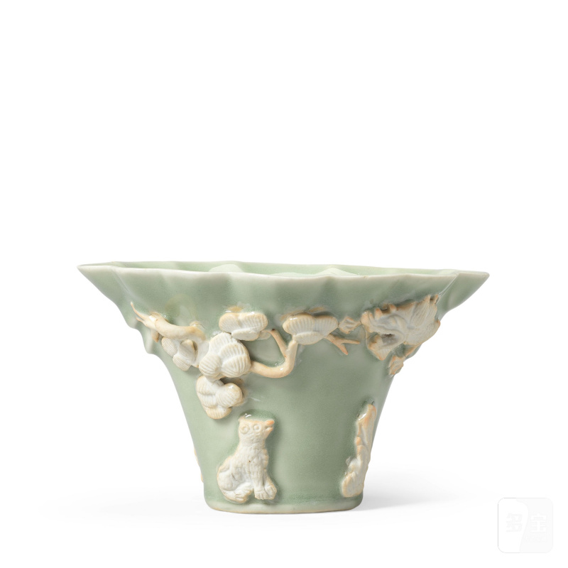 清康熙 青釉堆素盃 | A RARE CELADON-GLAZED LIBATION CUP - 图8